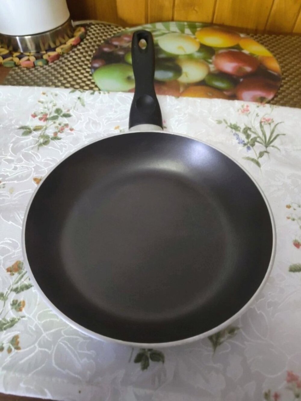 TVS 8" Nonstick Frying Pan Skillet Circular Pattern Made in Italy